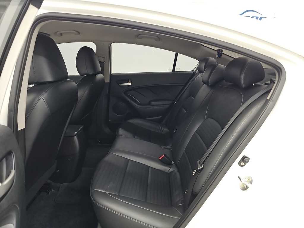 Kia K3 — photo 12