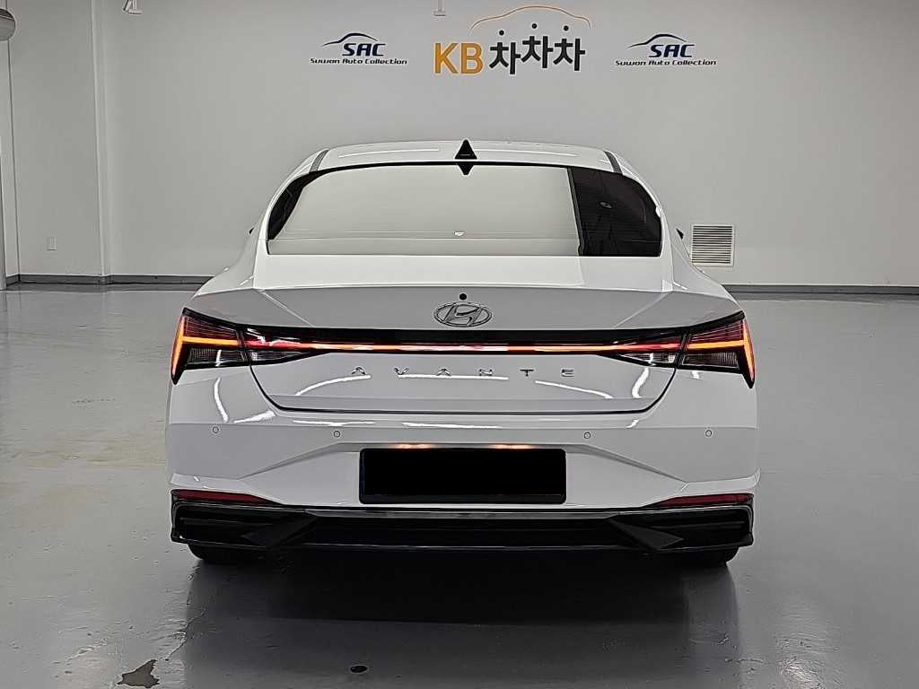Hyundai Avante — photo 03