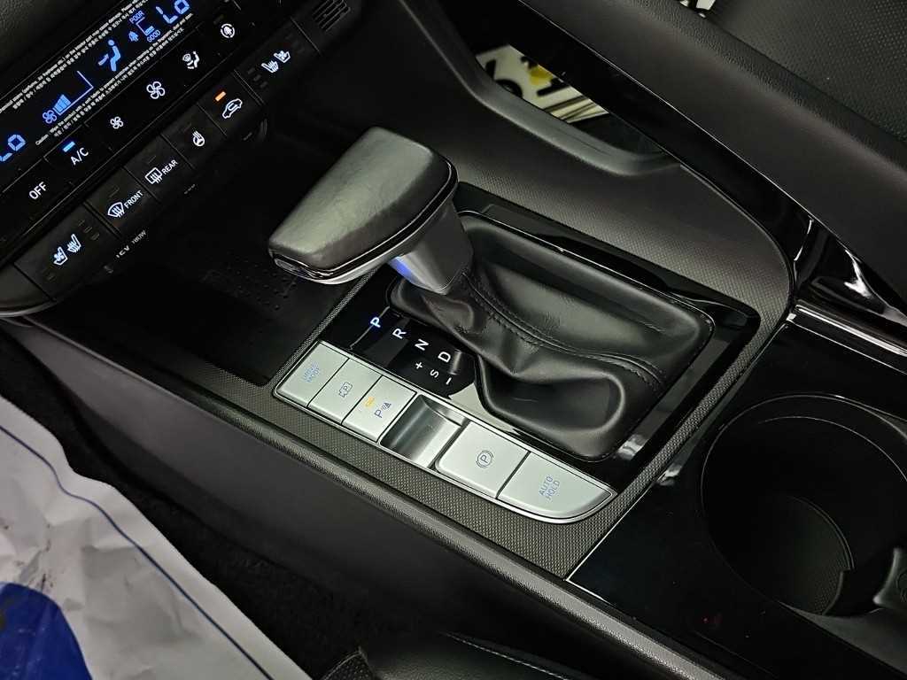 Hyundai Avante — photo 08
