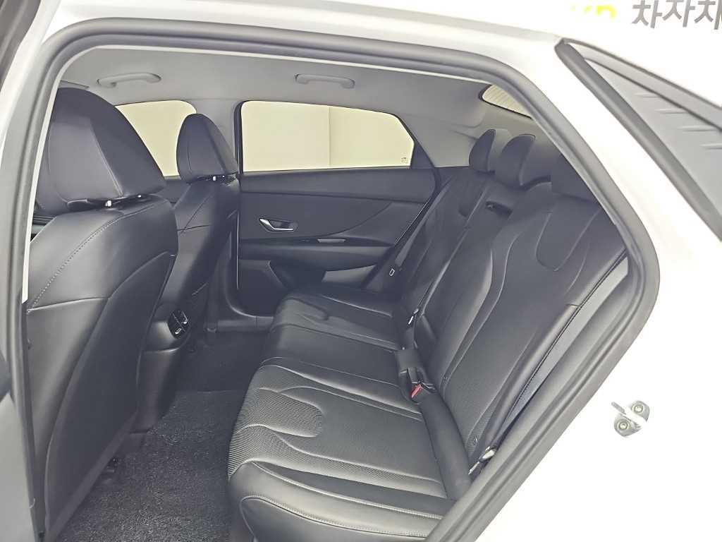 Hyundai Avante — photo 12