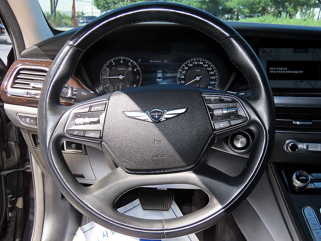 Genesis G90 — photo 08