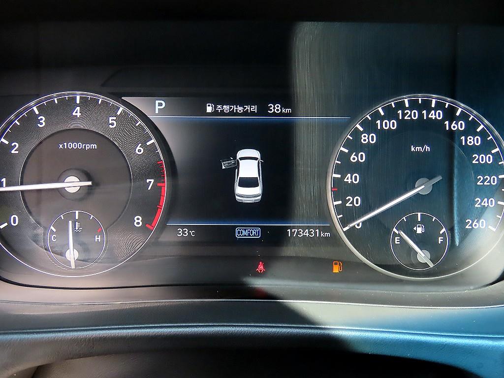 Genesis G90 — photo 09