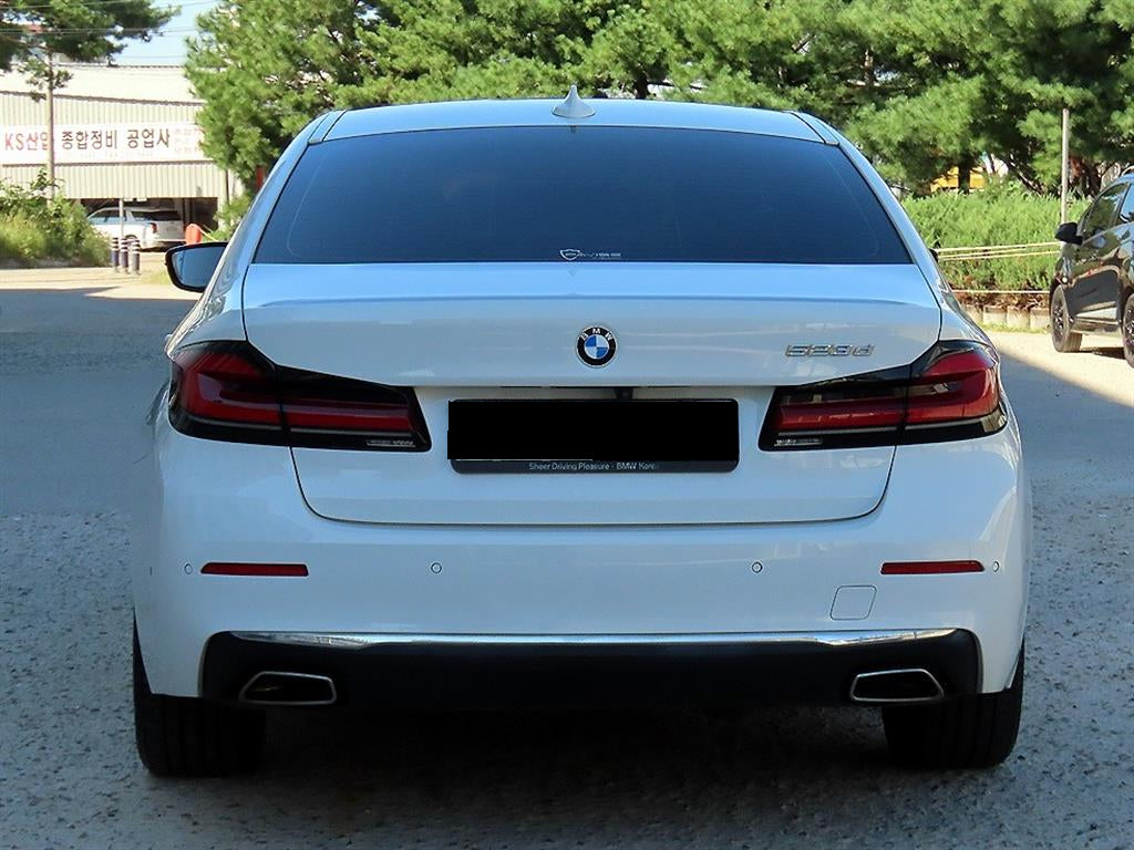 BMW 5-Series — photo 04