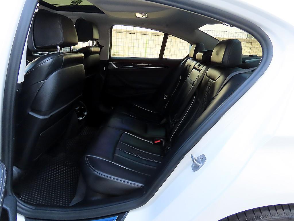 BMW 5-Series — photo 06