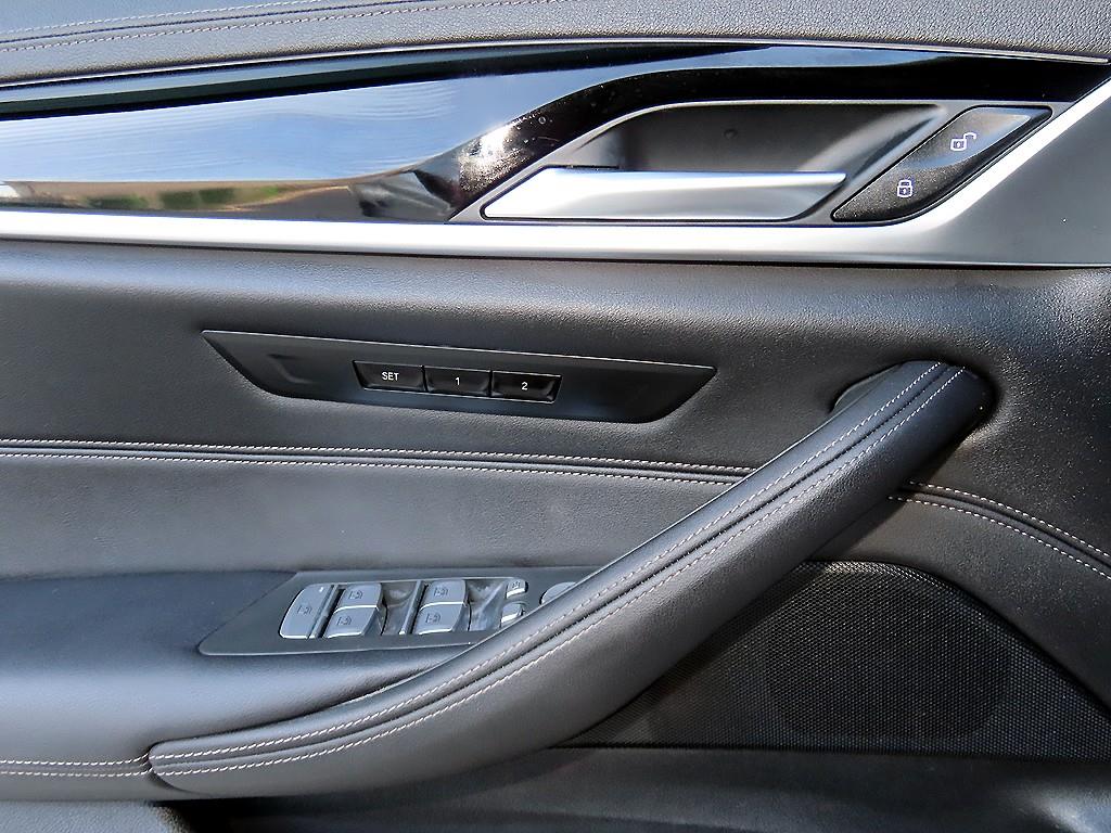 BMW 5-Series — photo 11