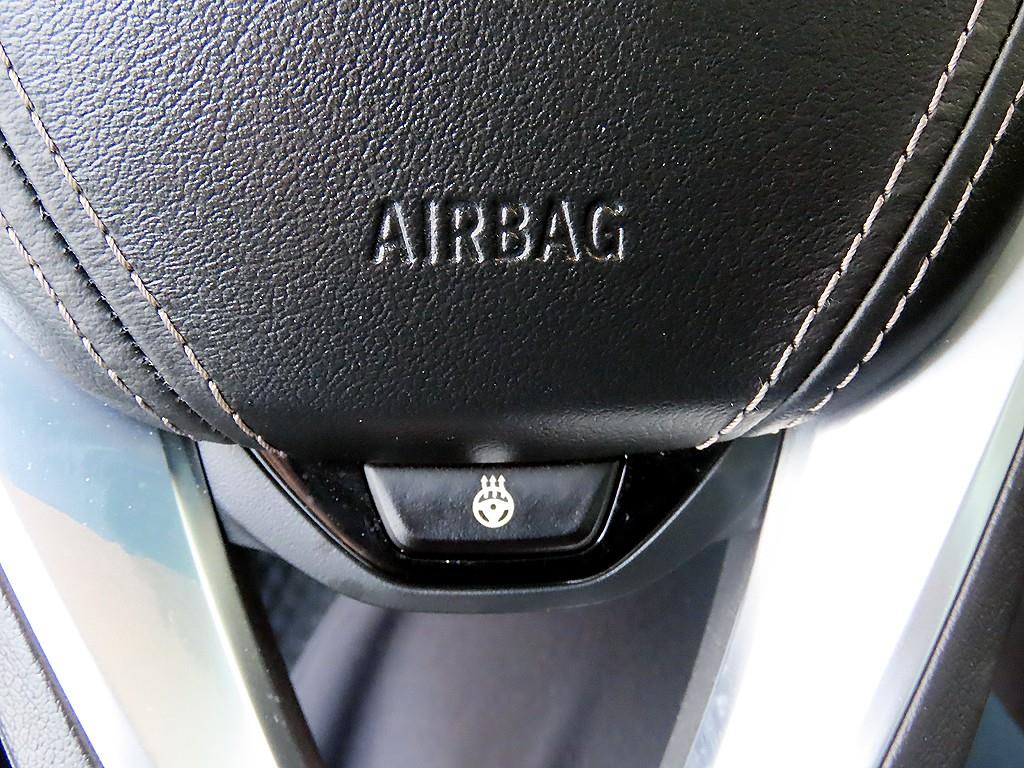 BMW 5-Series — photo 12