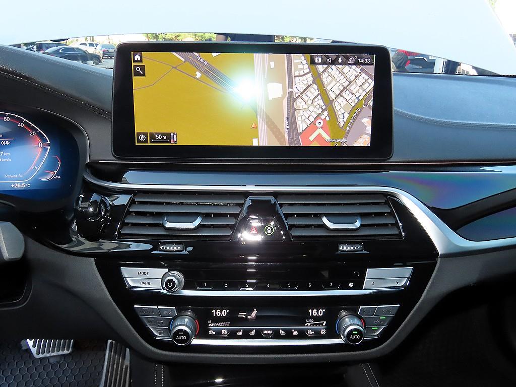 BMW 5-Series — photo 14