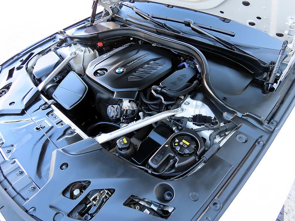 BMW 5-Series — photo 19
