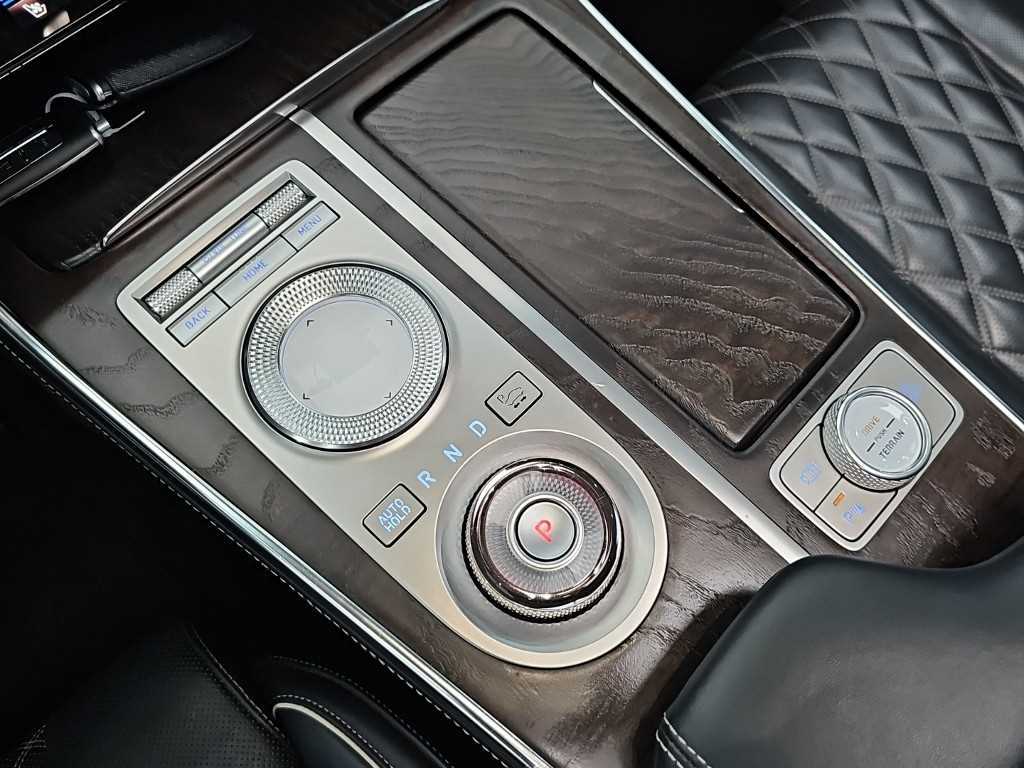 Genesis GV80 — photo 08