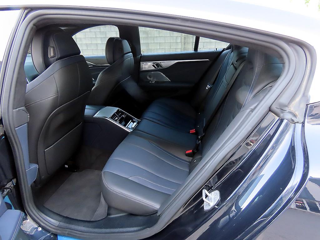 BMW 8-Series — photo 06