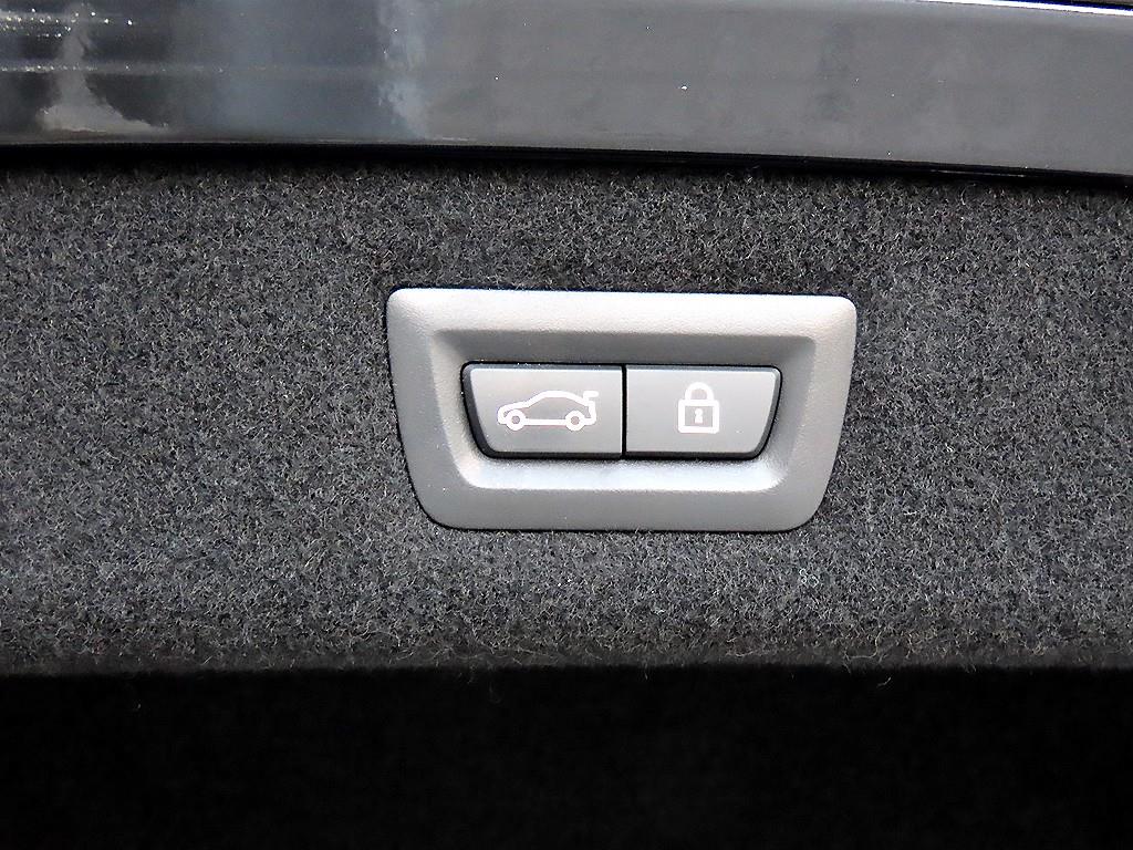 BMW 8-Series — photo 17