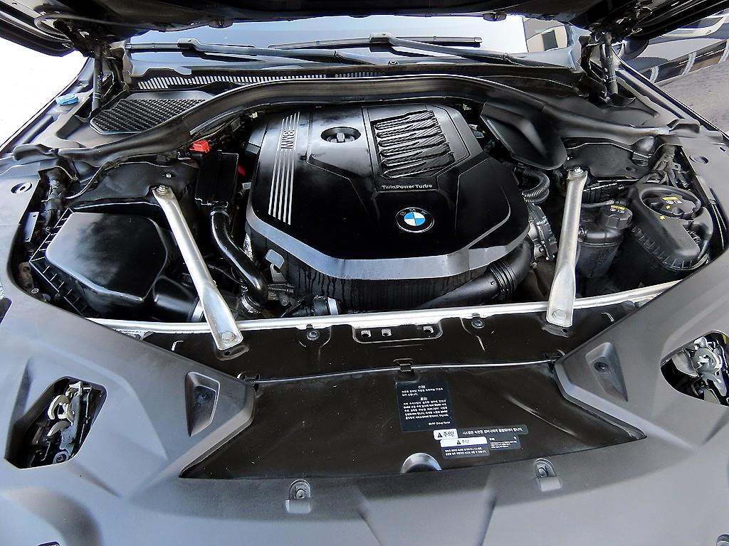 BMW 8-Series — photo 19