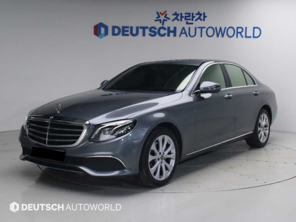 Mercedes-Benz E-Class — photo 01