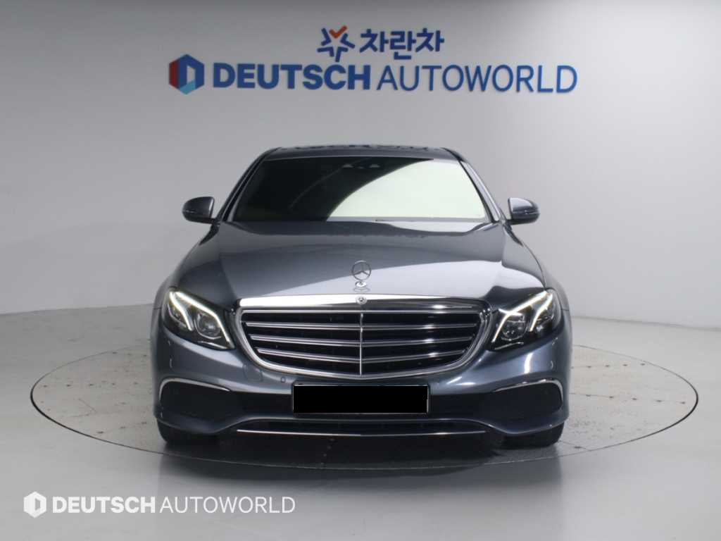 Mercedes-Benz E-Class — photo 03