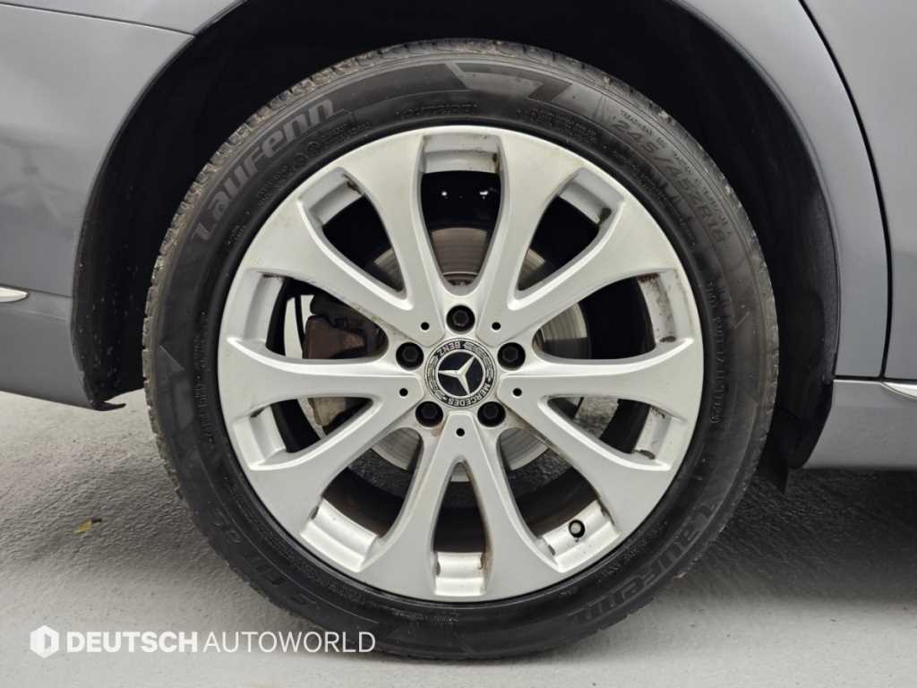 Mercedes-Benz E-Class — photo 05