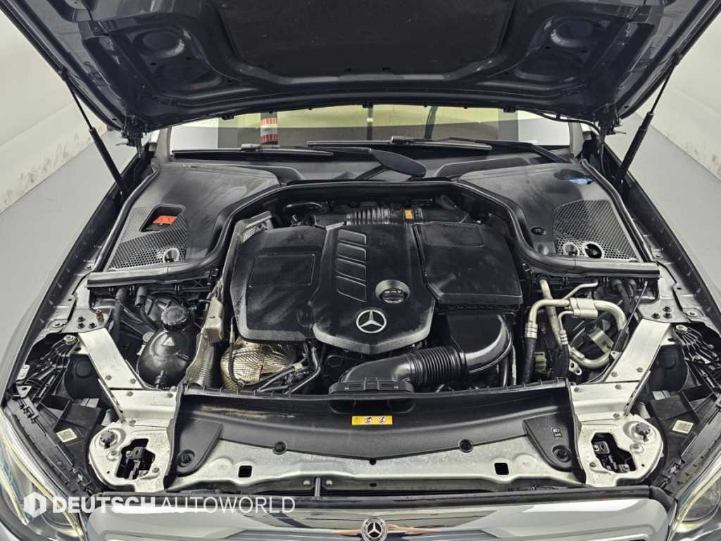Mercedes-Benz E-Class — photo 06