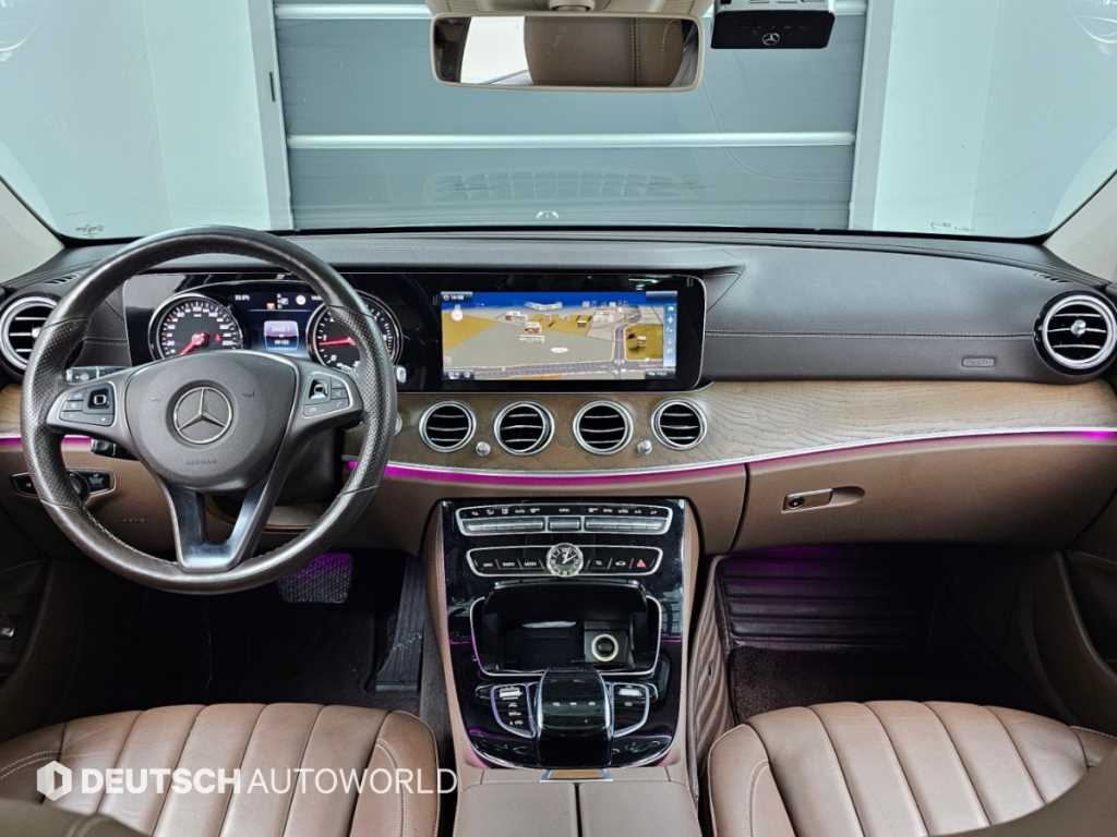 Mercedes-Benz E-Class — photo 07