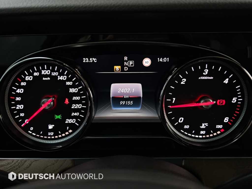 Mercedes-Benz E-Class — photo 08