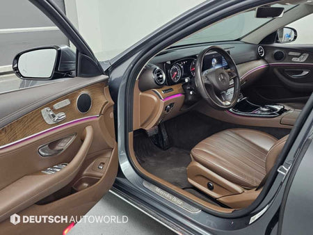 Mercedes-Benz E-Class — photo 11