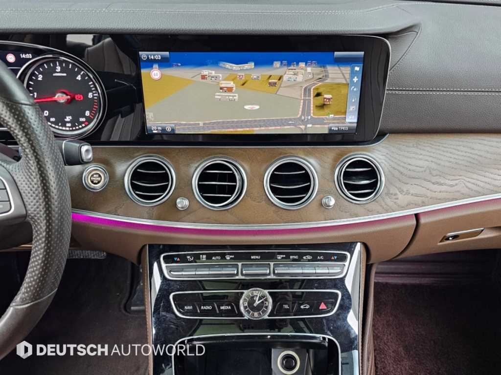 Mercedes-Benz E-Class — photo 14