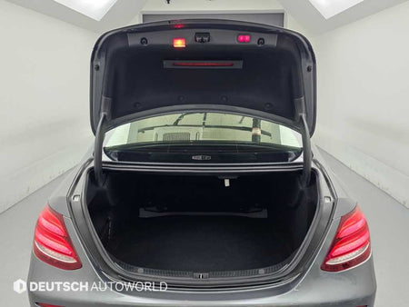 Mercedes-Benz E-Class — photo 19