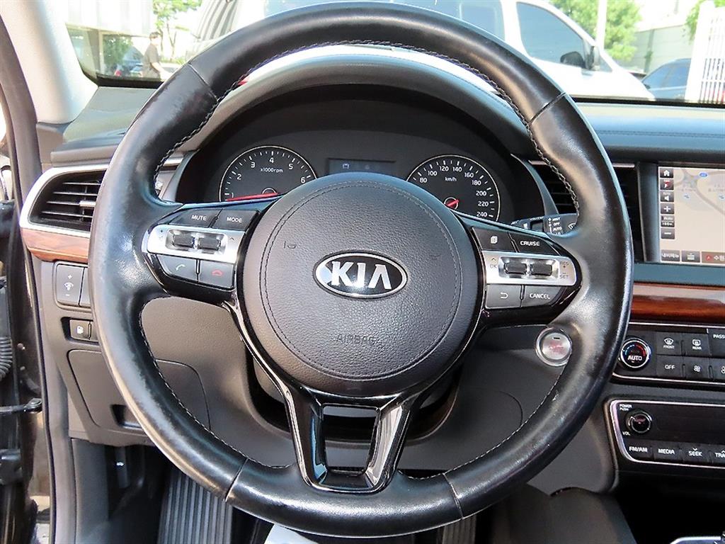 Kia K7 — photo 08
