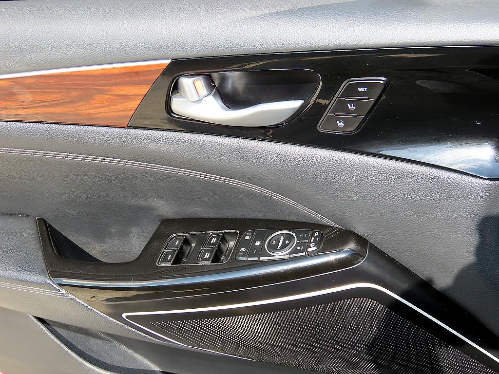 Kia K7 — photo 11