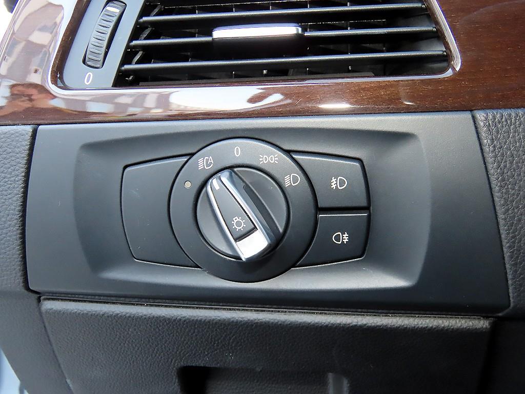 BMW 3-Series — photo 12