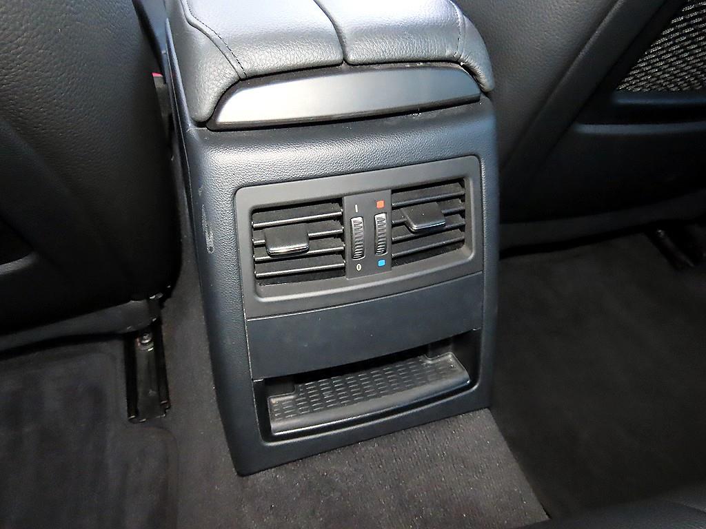 BMW 3-Series — photo 17