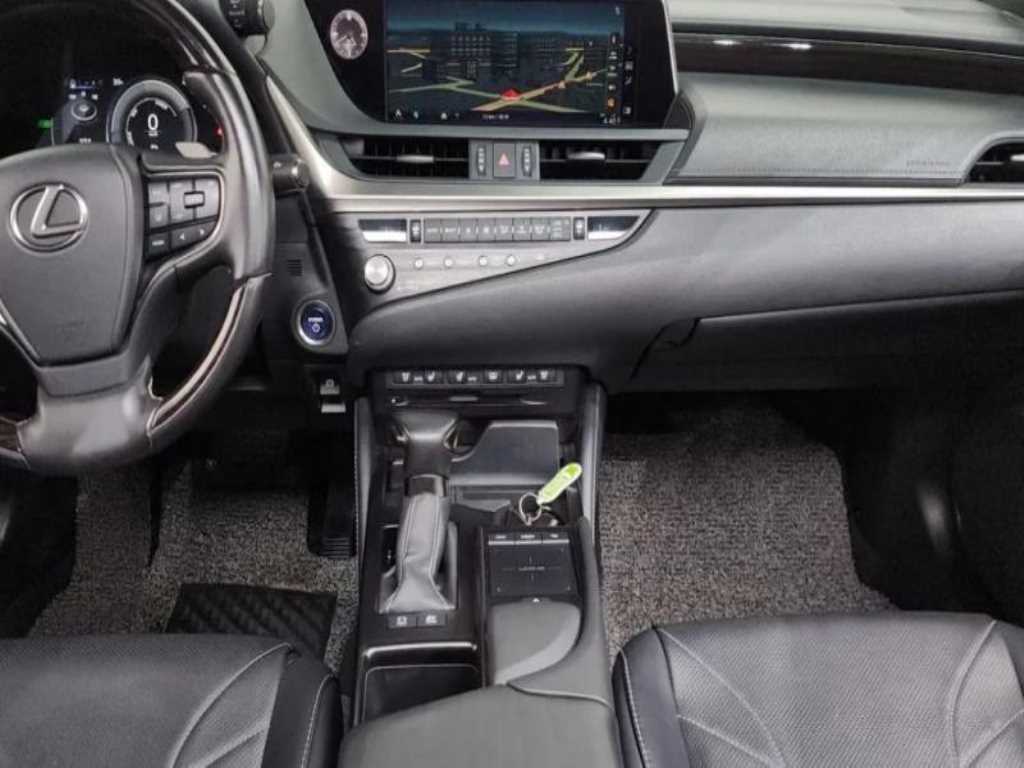 Lexus ES — photo 07