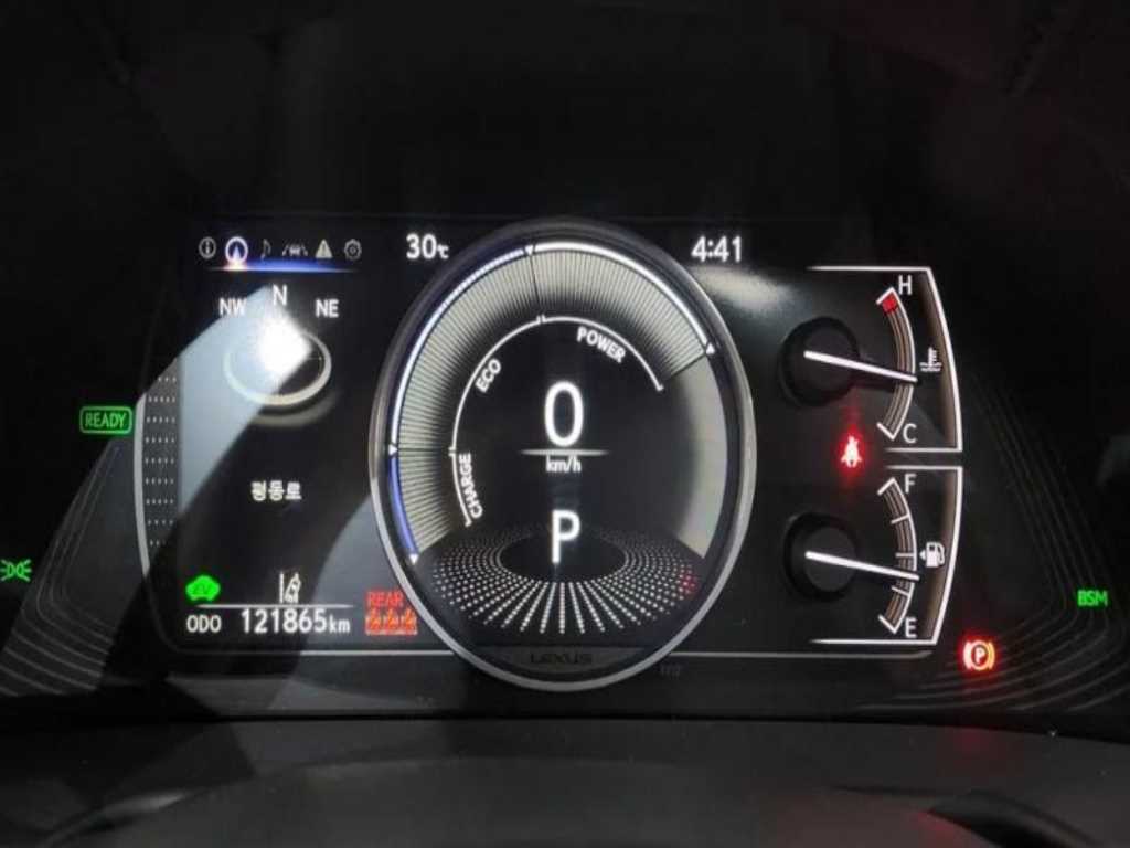 Lexus ES — photo 08