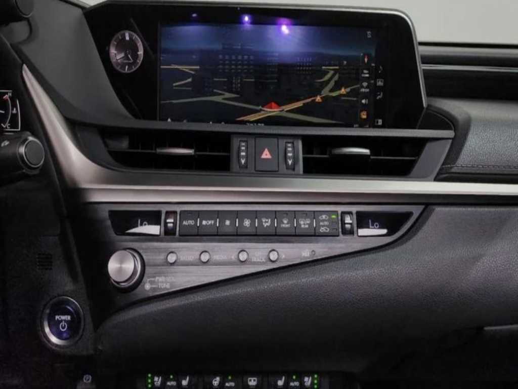 Lexus ES — photo 15