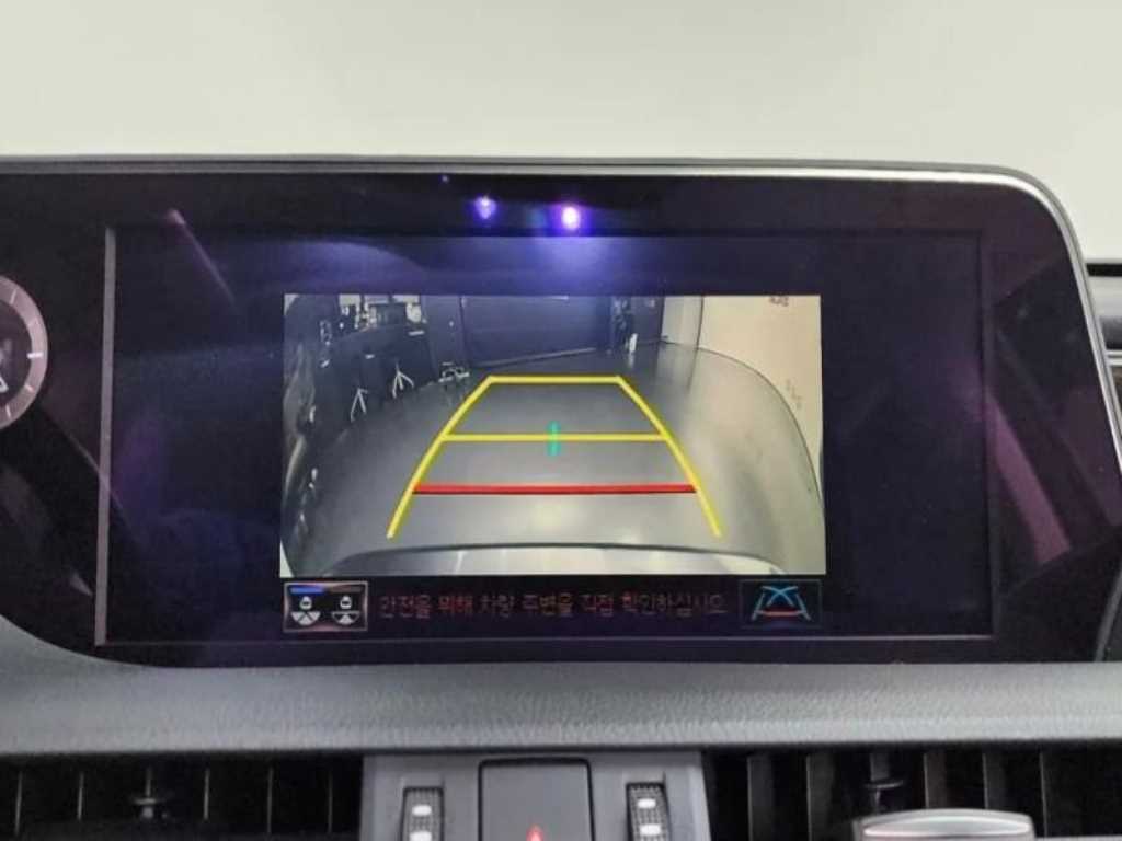 Lexus ES — photo 16