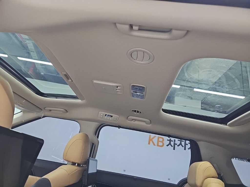 Kia Carnival — photo 16