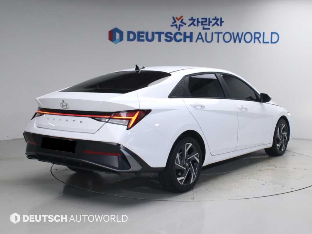 Hyundai Avante — photo 02