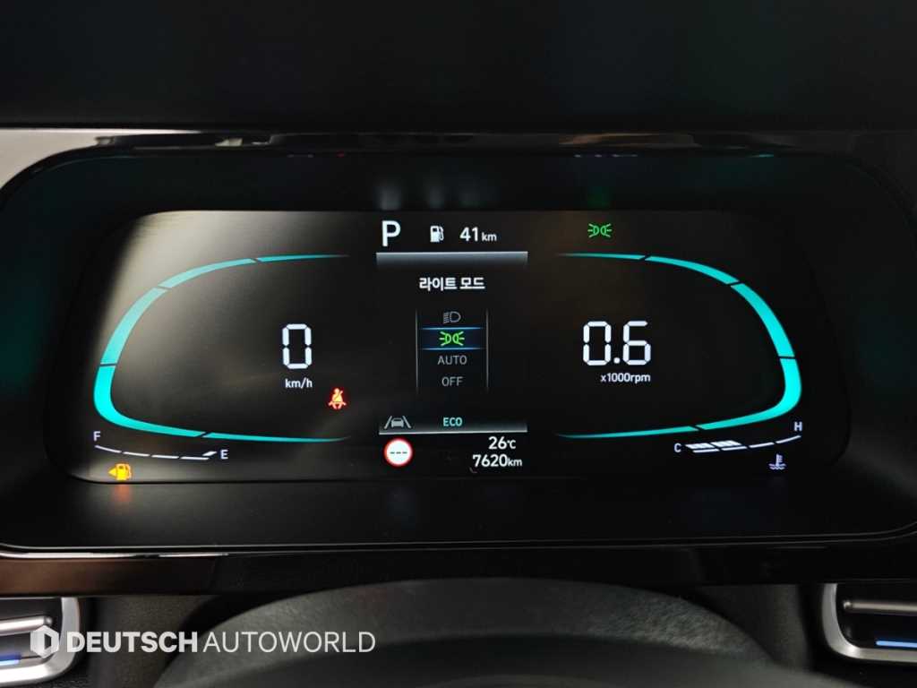 Hyundai Avante — photo 08