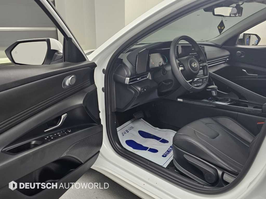 Hyundai Avante — photo 11