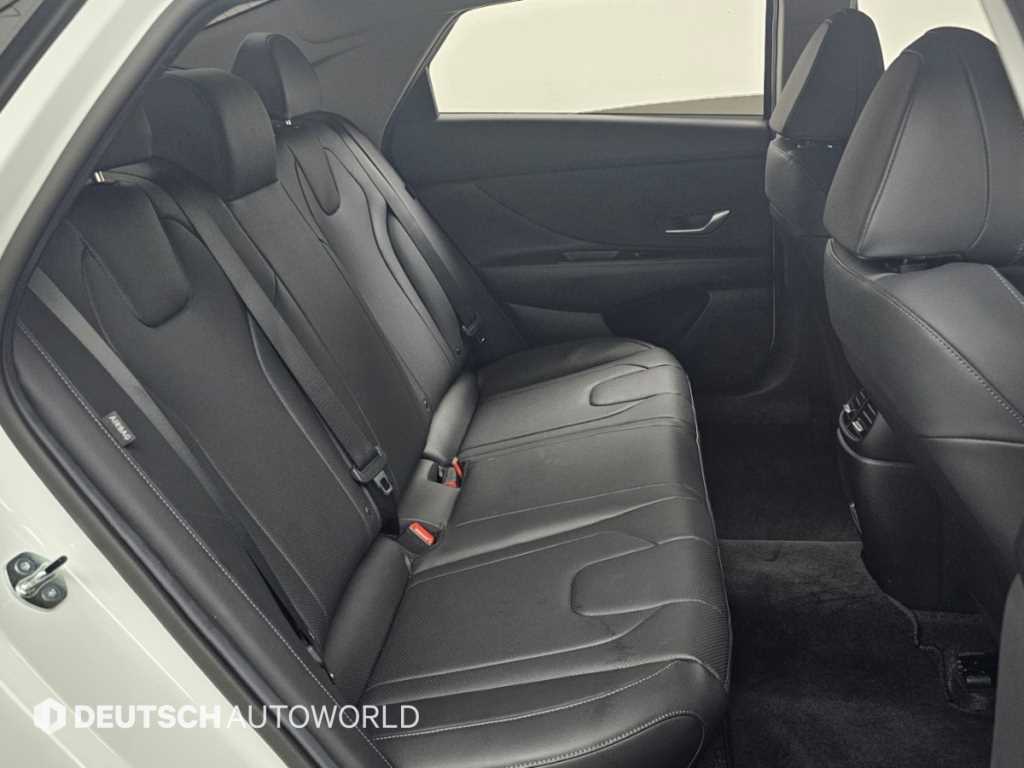 Hyundai Avante — photo 12