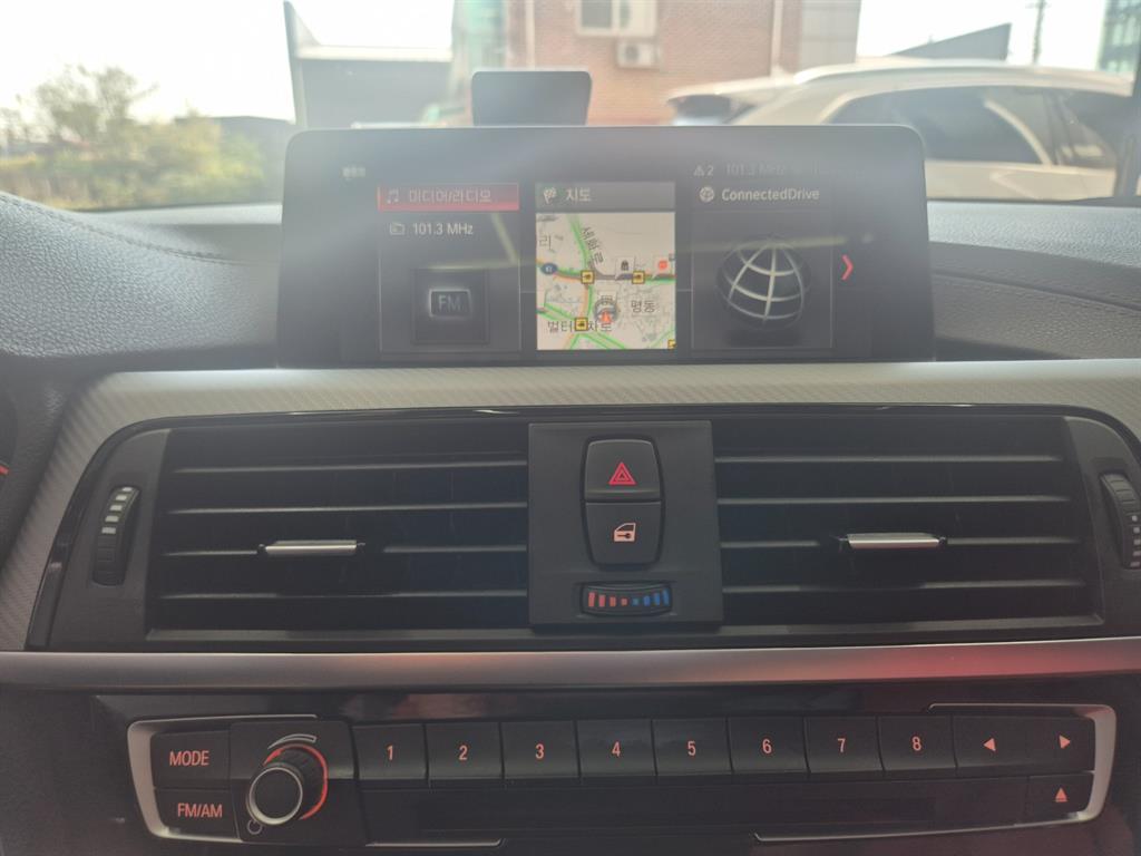 BMW 3-Series — photo 11