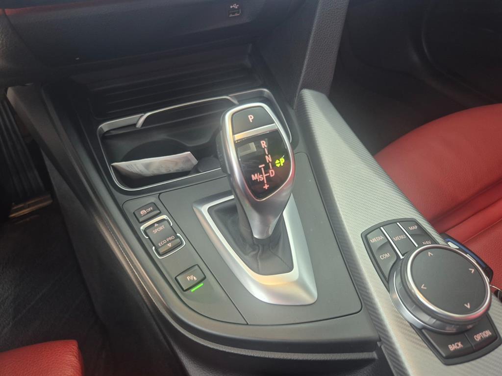 BMW 3-Series — photo 13