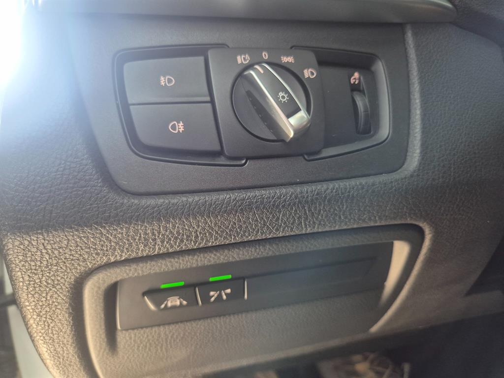 BMW 3-Series — photo 14