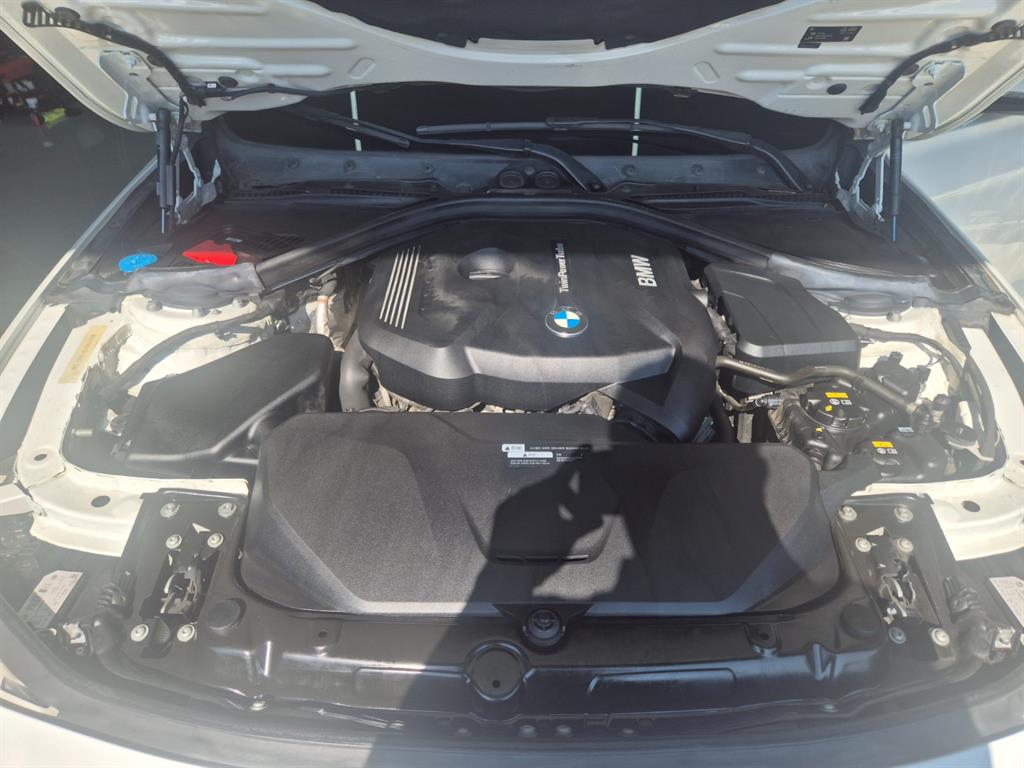 BMW 3-Series — photo 20