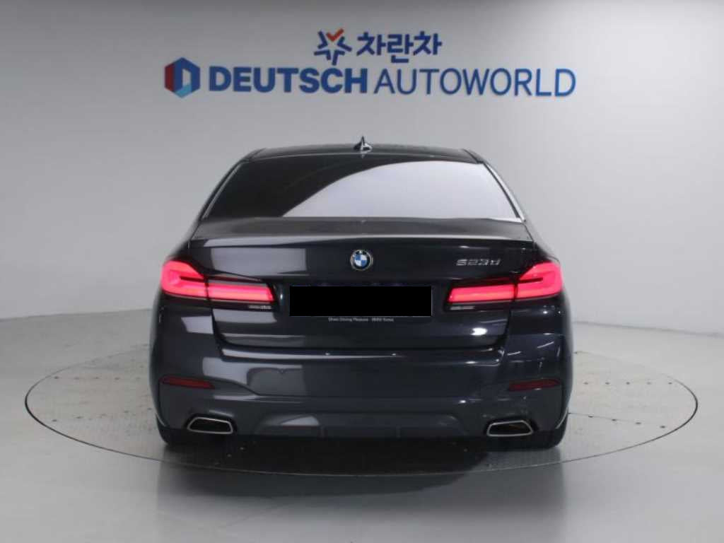 BMW 5-Series — photo 04