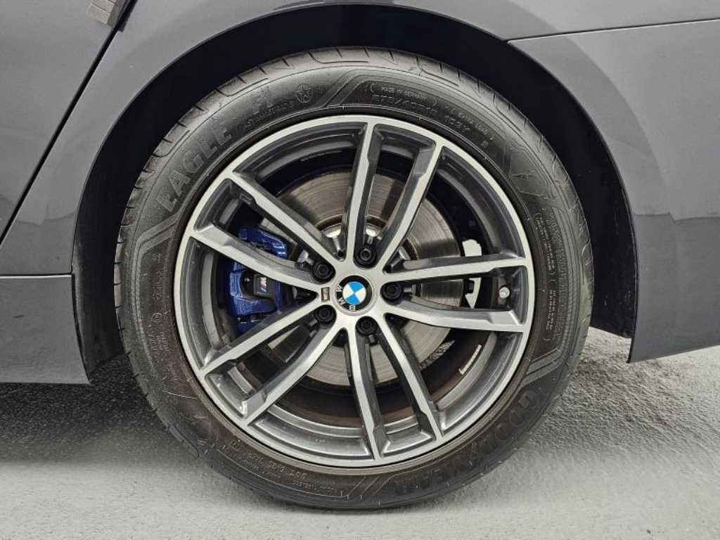 BMW 5-Series — photo 05