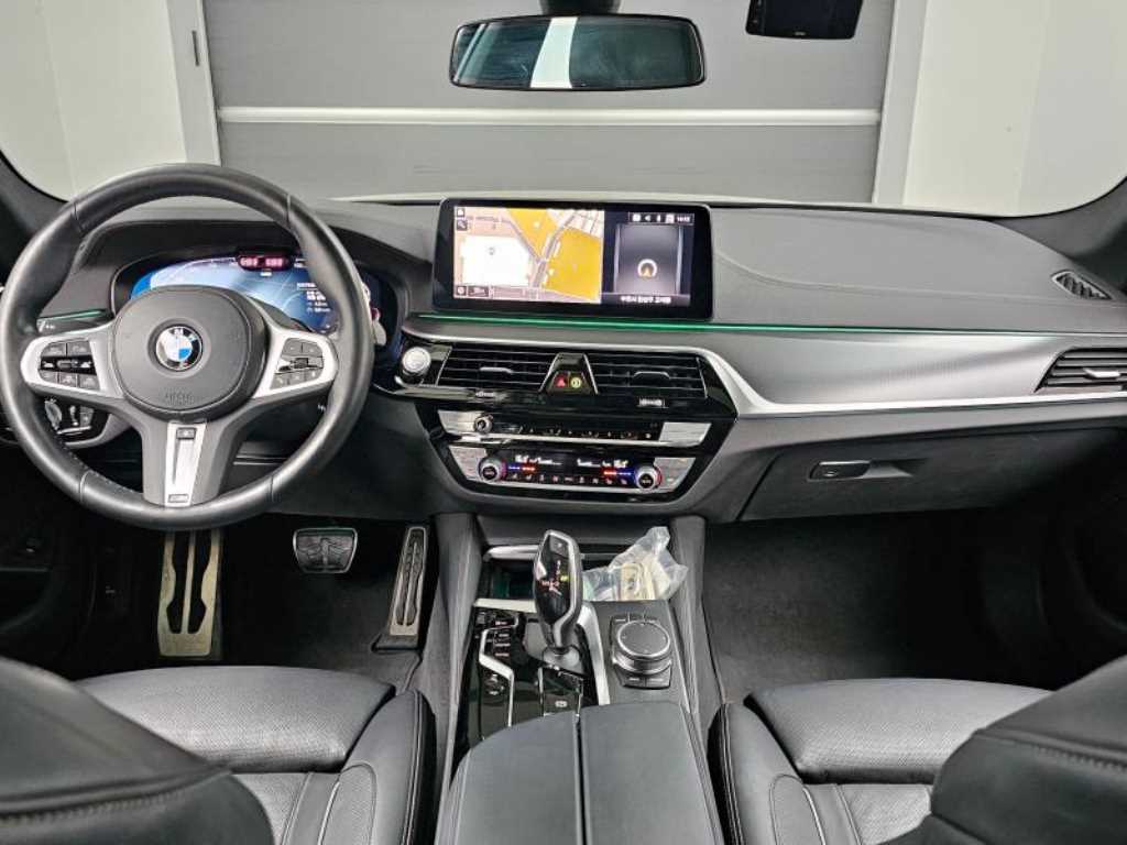 BMW 5-Series — photo 07