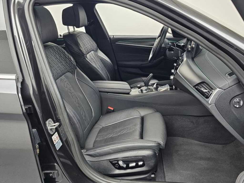 BMW 5-Series — photo 10