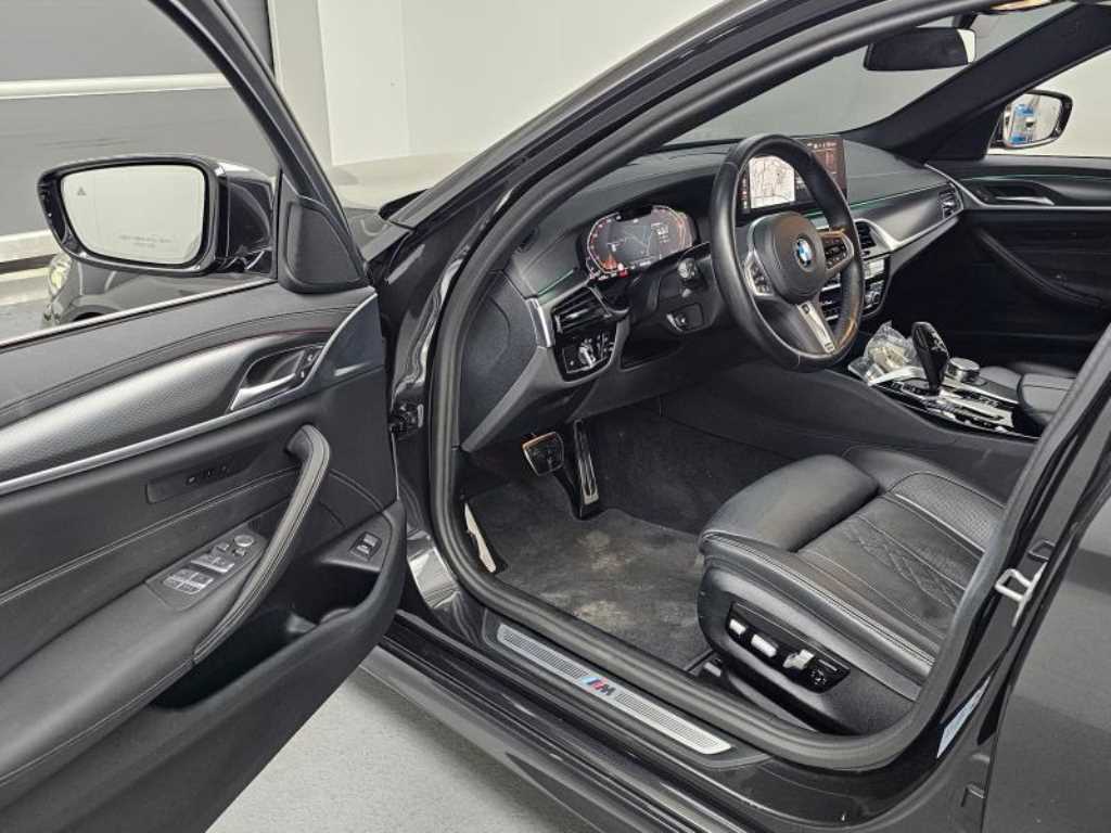 BMW 5-Series — photo 11