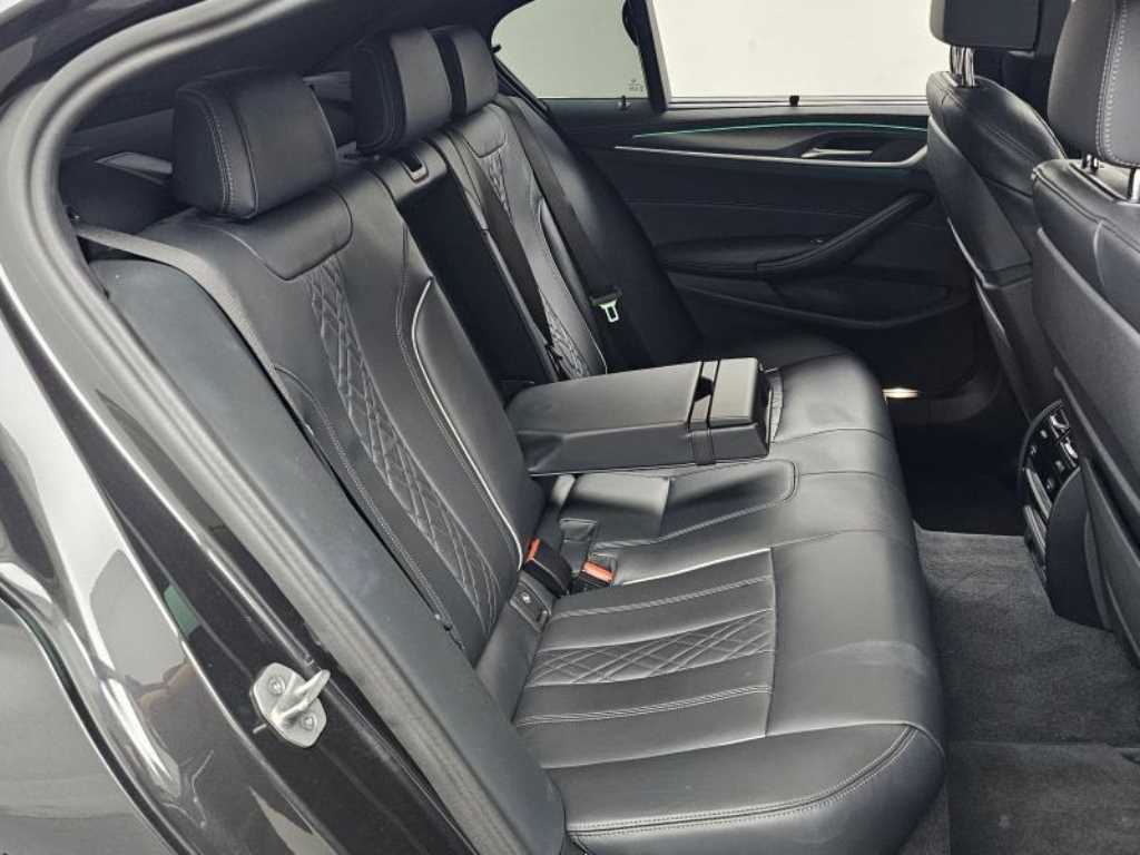 BMW 5-Series — photo 12
