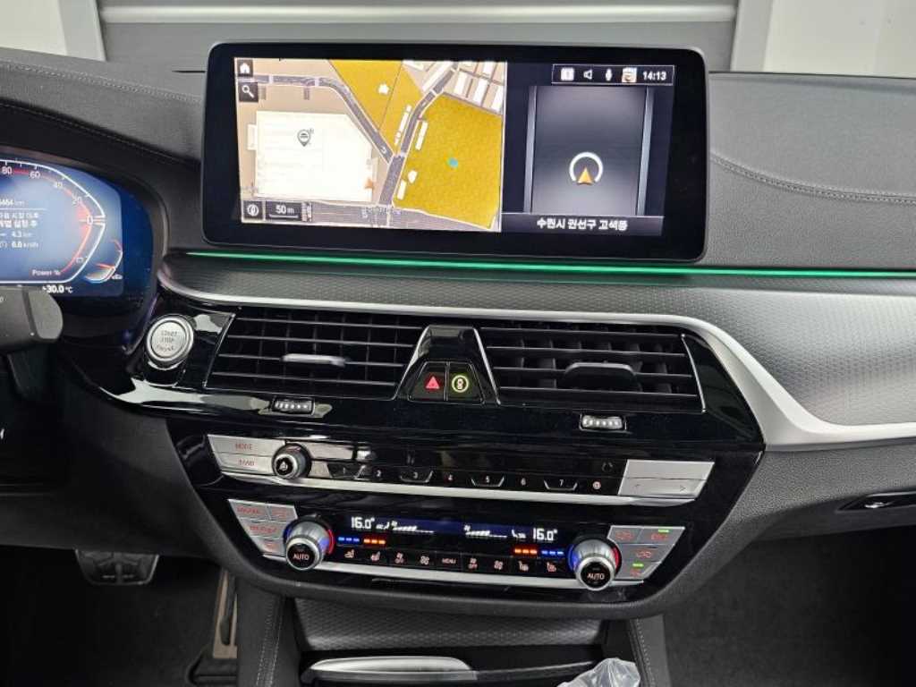 BMW 5-Series — photo 14