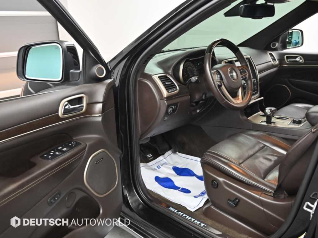 Jeep Cherokee — photo 11